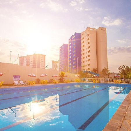 Golden Dolphin Express - Viva Ferias Daire Caldas Novas Dış mekan fotoğraf